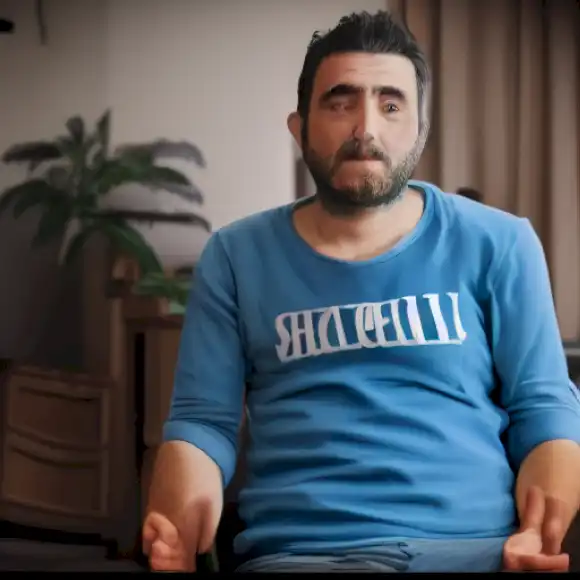 Miguel Herrán discute abiertamente sus miedos e inseguridades que rodean la paternidad, ofreciendo una visión de una preocupación común entre los padres expectantes.