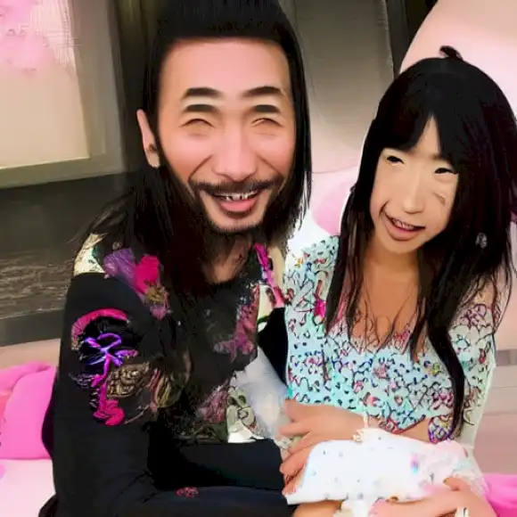 Julia Nakamatsu y Melendi celebran el nacimiento de su hija, Dakota, en un post de Instagram.