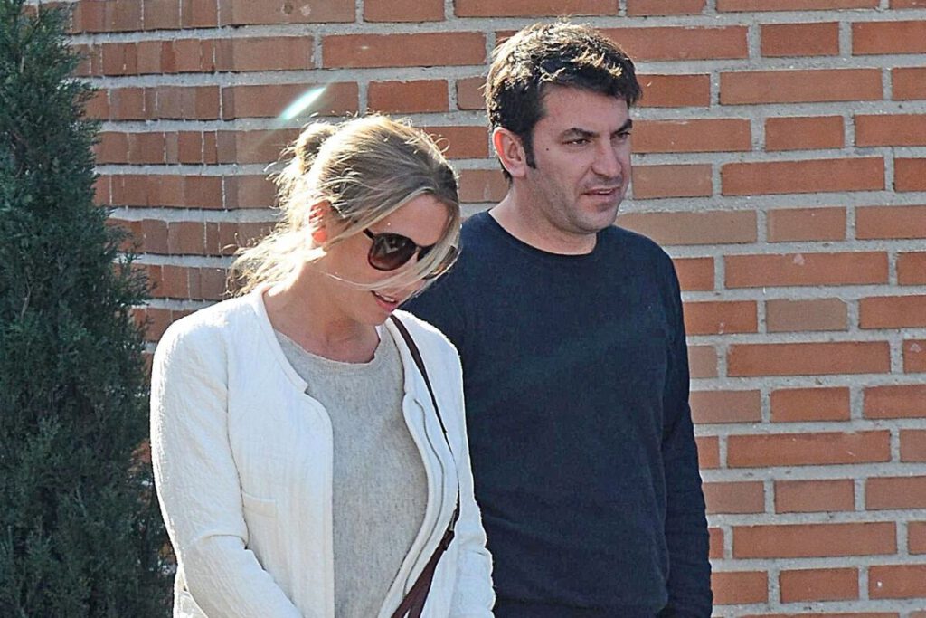 La vida privada de la familia de Arturo Valls: la relación entre Patricia y Martín, ex miembro del repartoEspero que esta información te haya sido útil. Si necesitas más ayuda, no dudes en preguntar